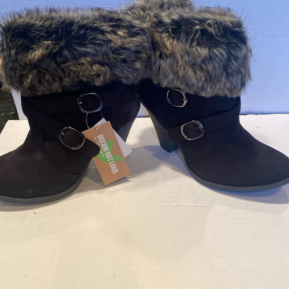 NWT Dream Out Loud by Selena Gomez Faux Suede Black Boots w/faux fur